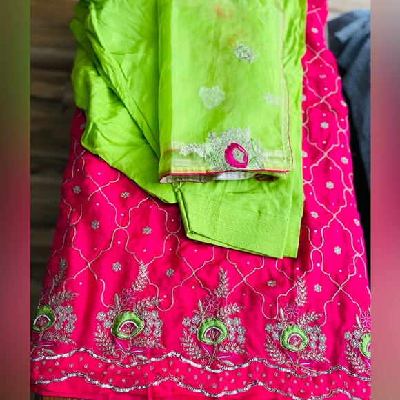 salwar suit - Picture 1 of 4